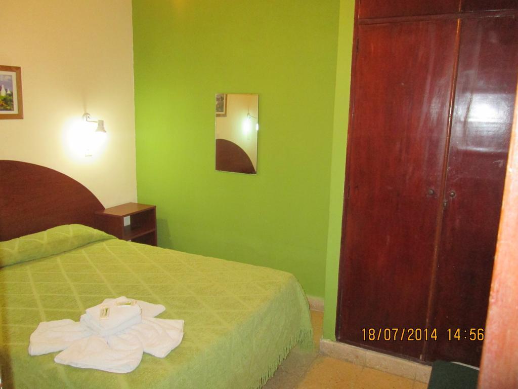Nuevo Hotel Belgrano San Nicolás de los Arroyos Buitenkant foto