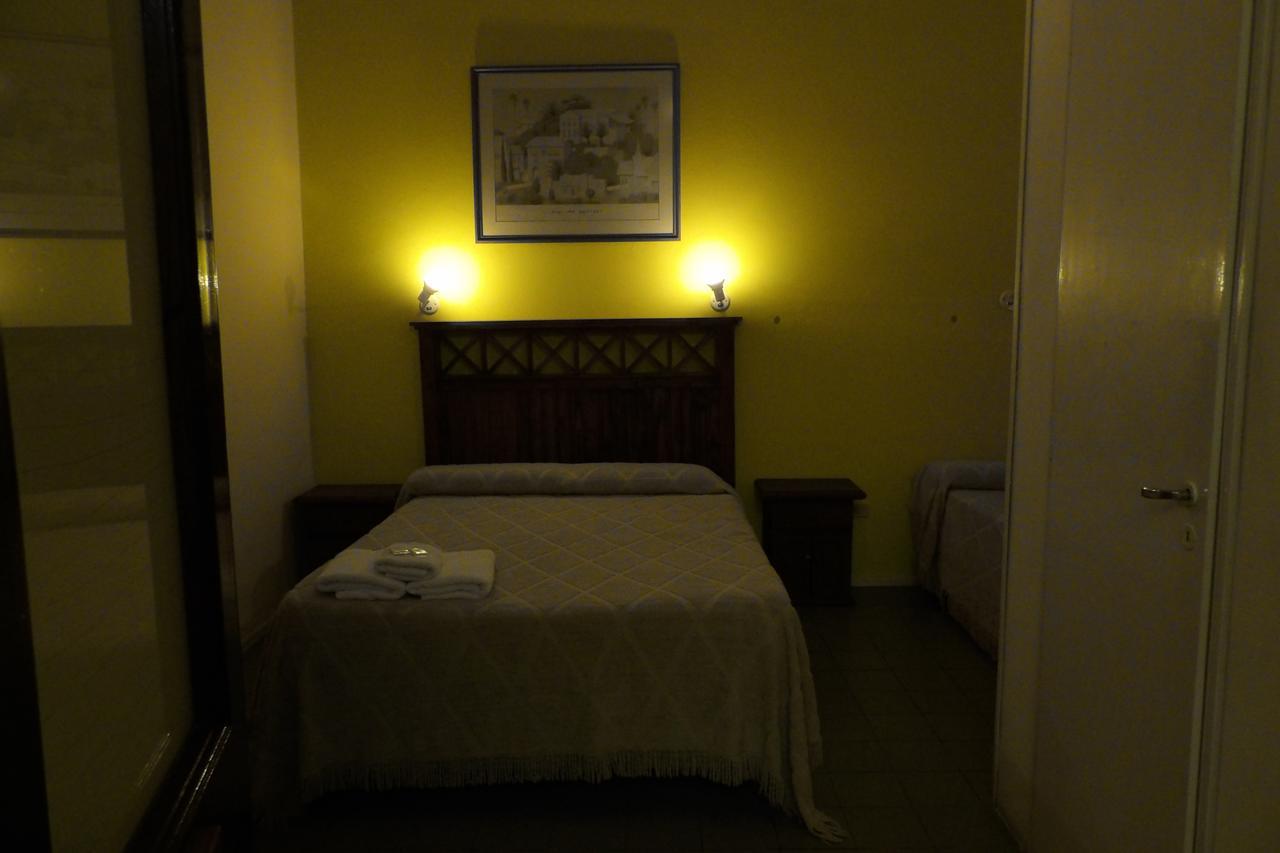 Nuevo Hotel Belgrano San Nicolás de los Arroyos Buitenkant foto